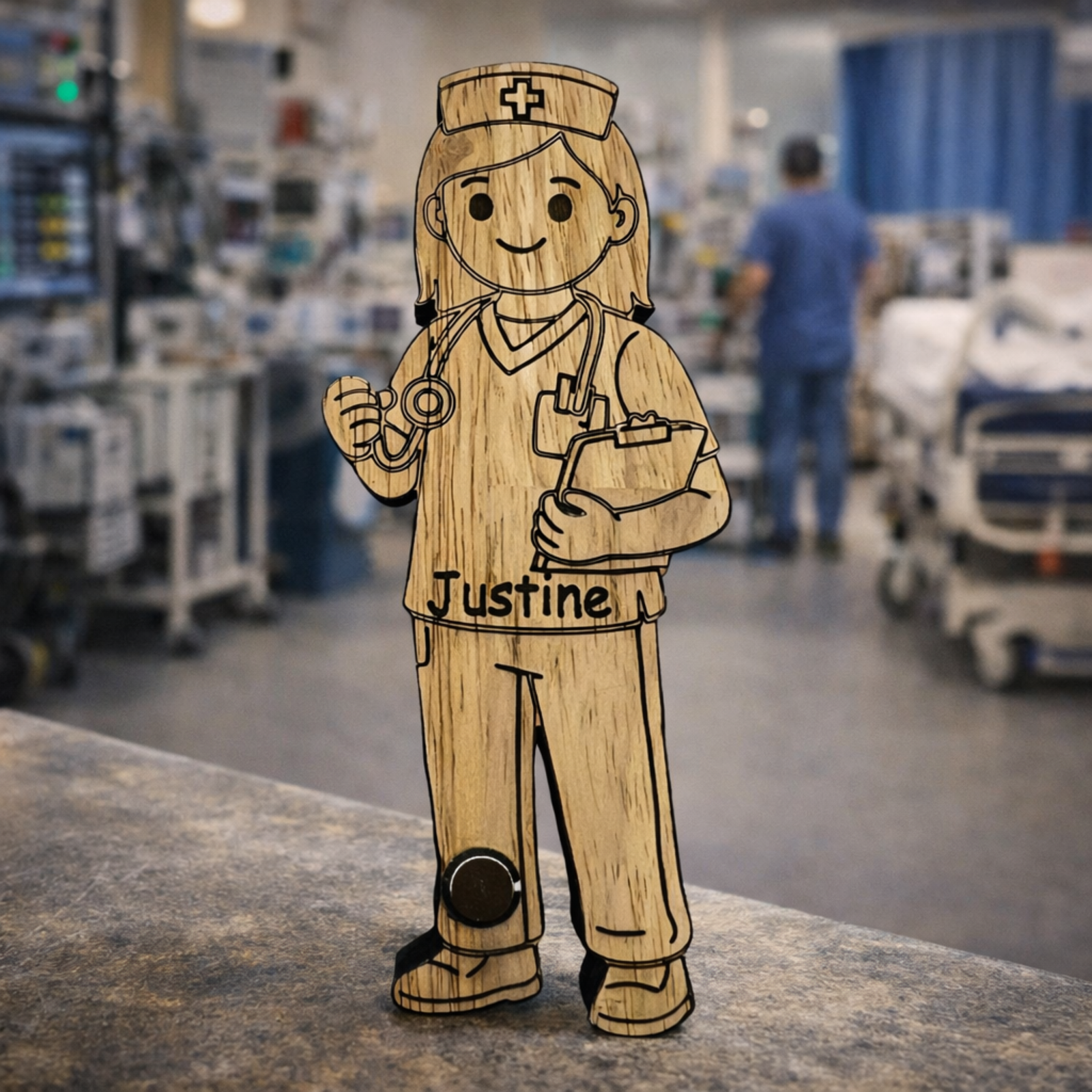 Infirmière personnalisée en bois – Image 2