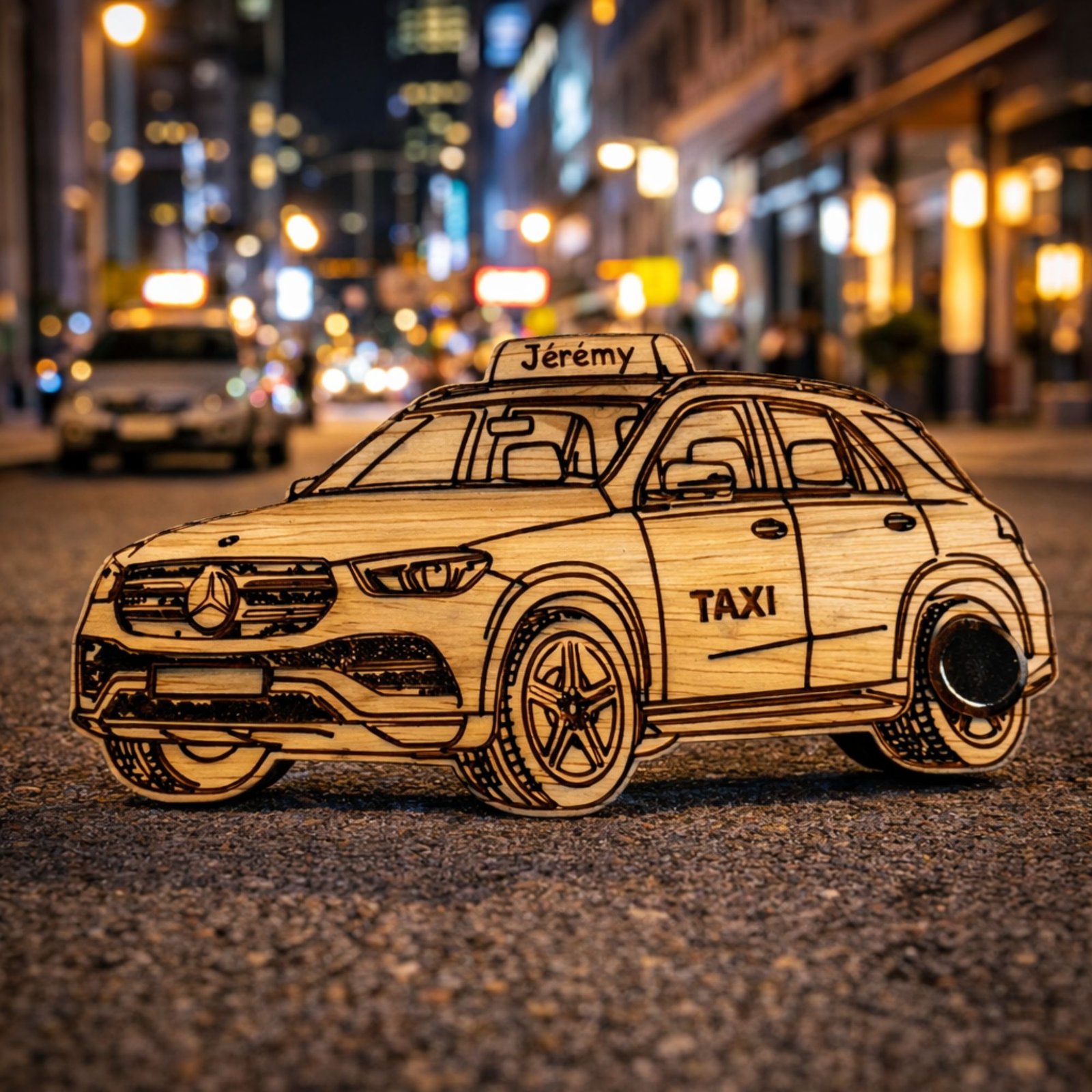 Taxi personnalisé en bois – Image 4