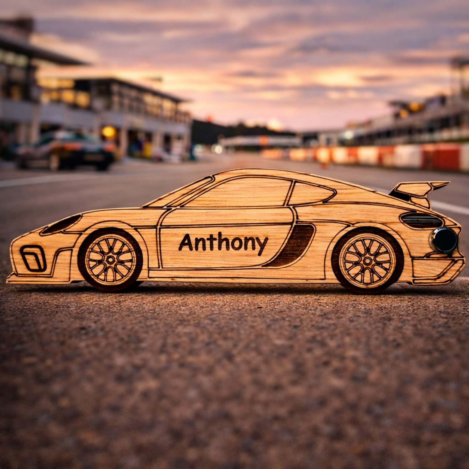 Voiture sport personnalisée en bois – Image 3